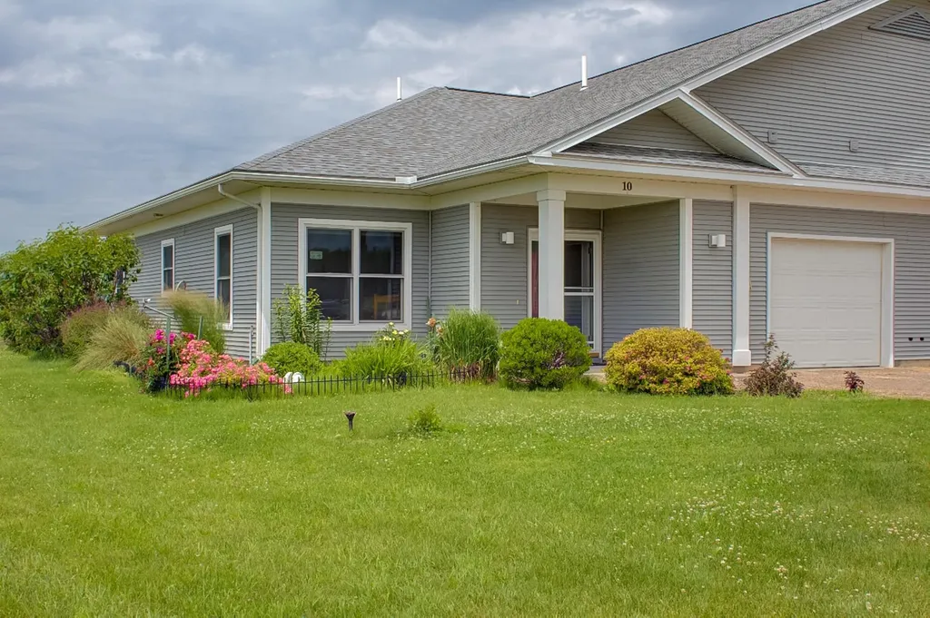 10 Westside Village Grand Isle VT 05458