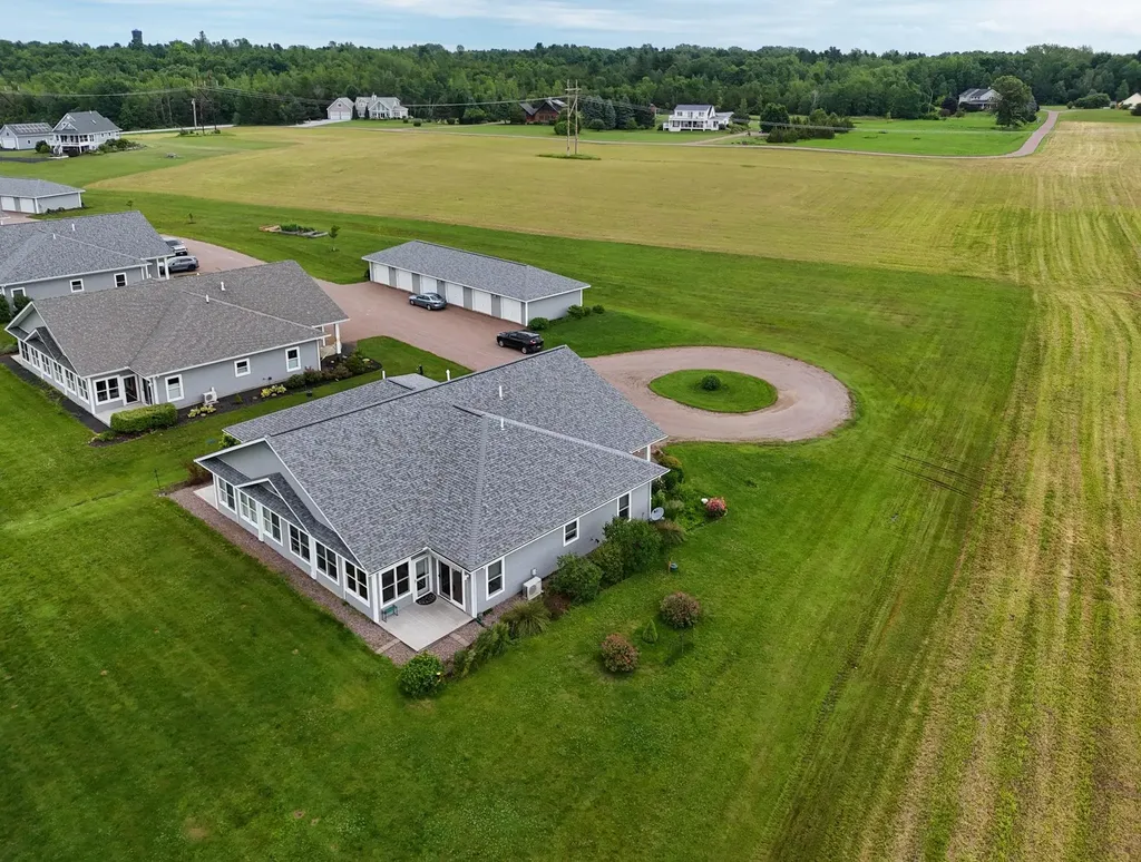 10 Westside Village Grand Isle VT 05458