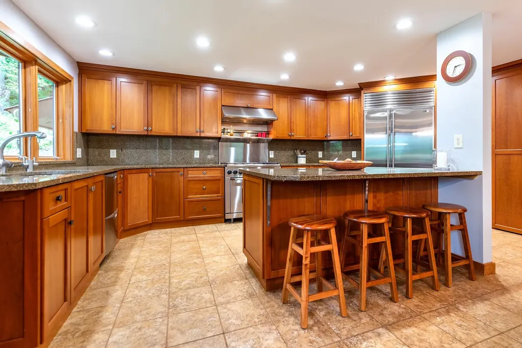 22 Old Ridge Road Winhall VT 05340