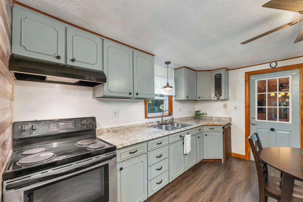 432 Mammoth Road Londonderry NH 03053