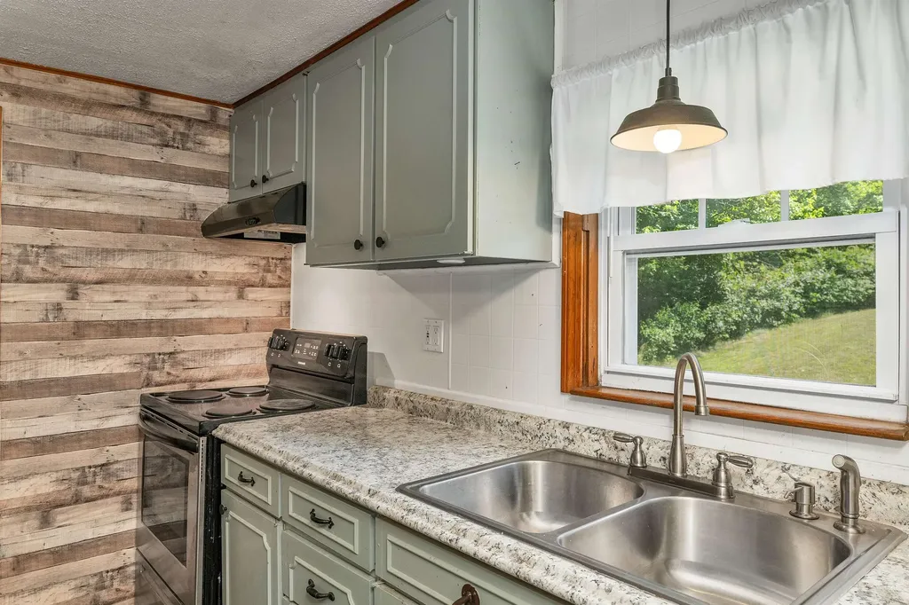 432 Mammoth Road Londonderry NH 03053