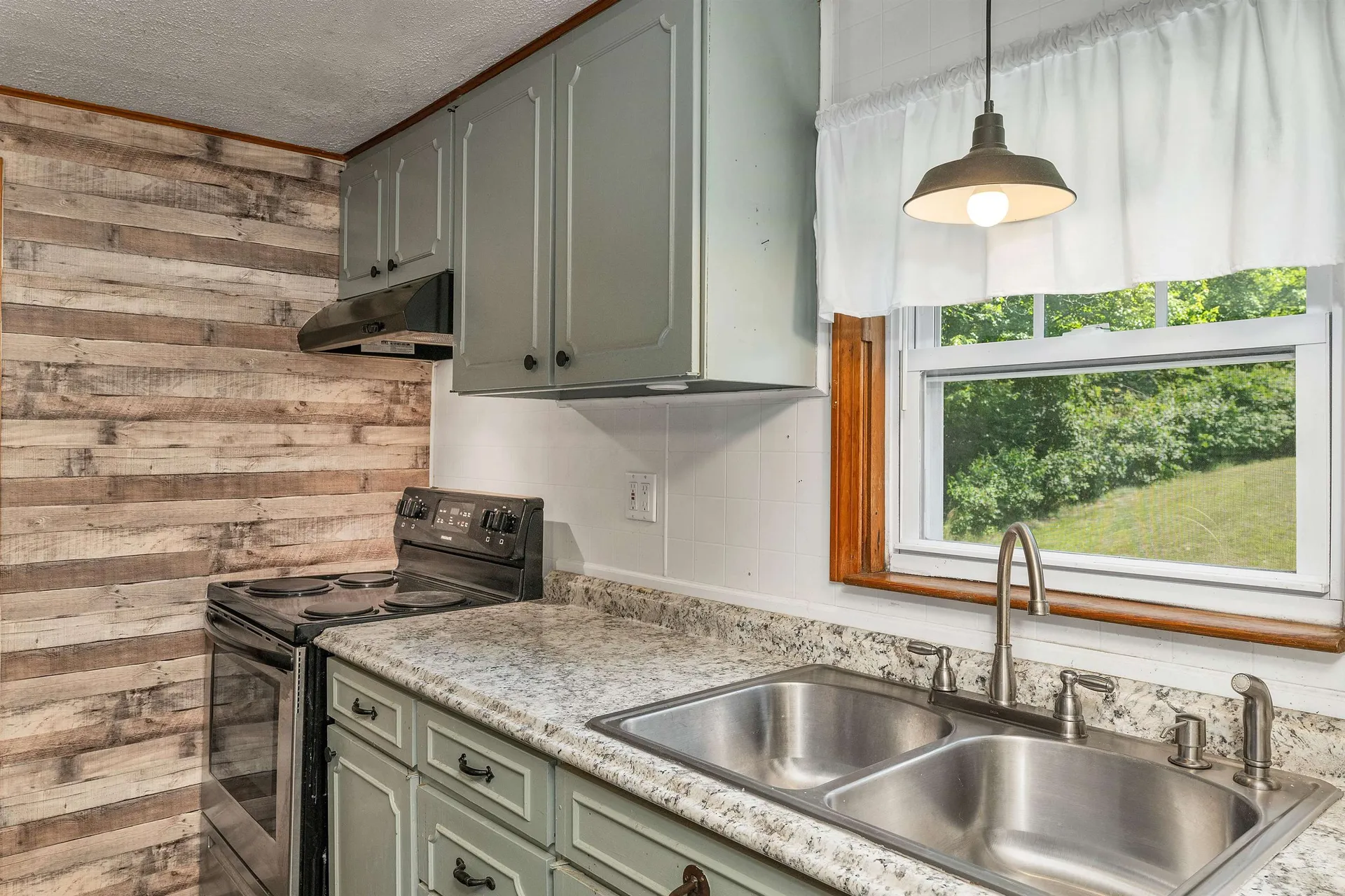 432 Mammoth Road Londonderry NH 03053