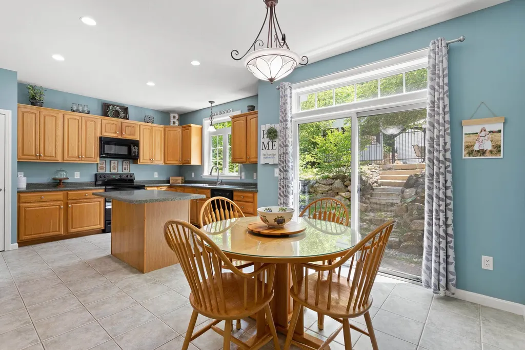 4 Burnham Drive New Boston NH 03070