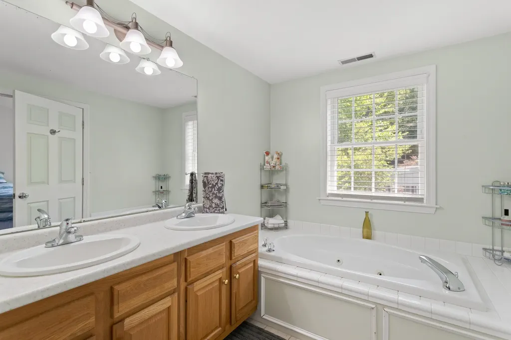 4 Burnham Drive New Boston NH 03070