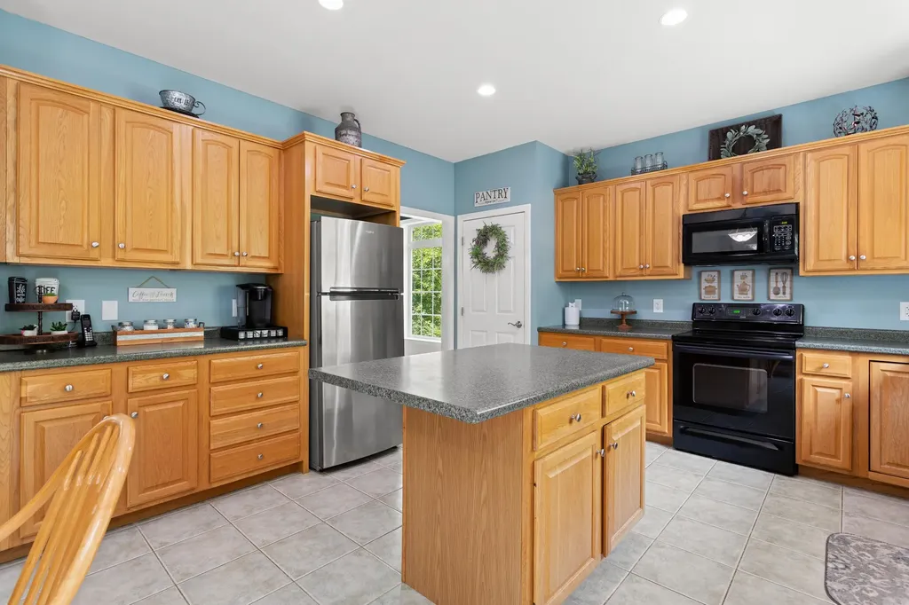 4 Burnham Drive New Boston NH 03070