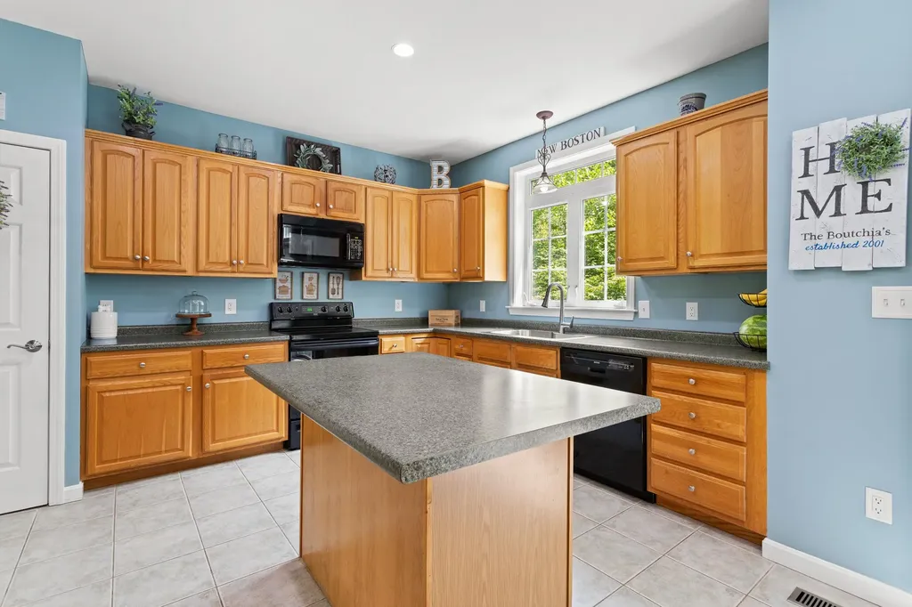 4 Burnham Drive New Boston NH 03070
