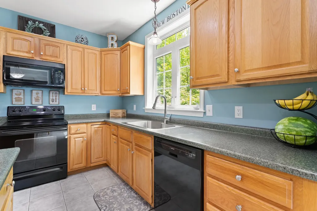 4 Burnham Drive New Boston NH 03070