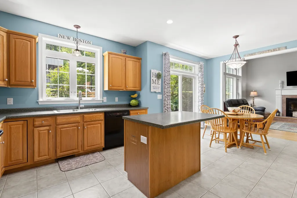 4 Burnham Drive New Boston NH 03070
