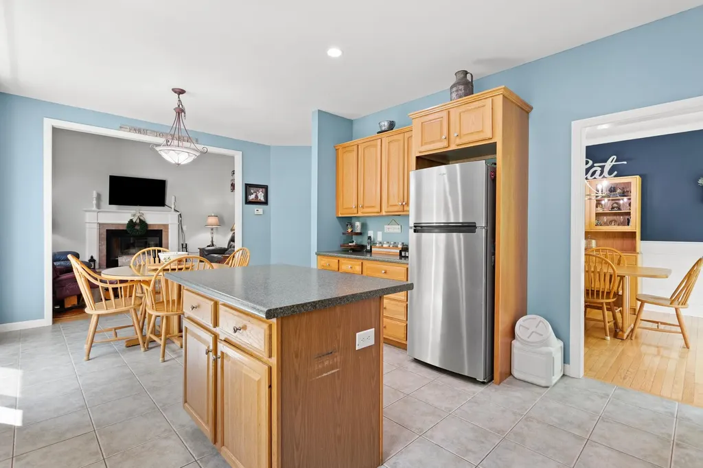 4 Burnham Drive New Boston NH 03070