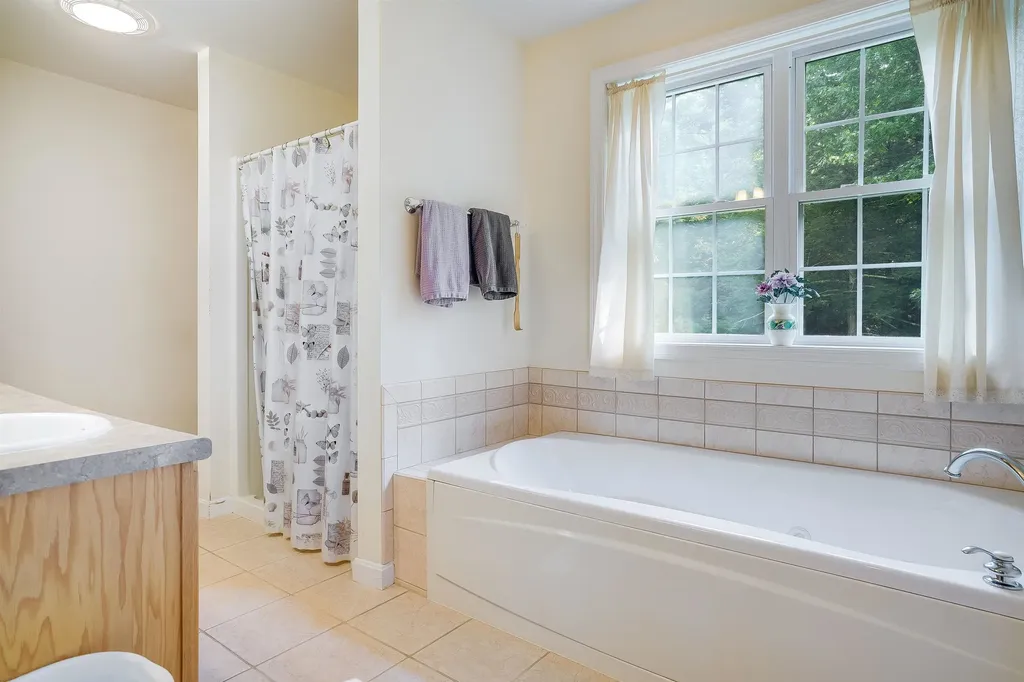 15 Thurston Drive Lee NH 03861