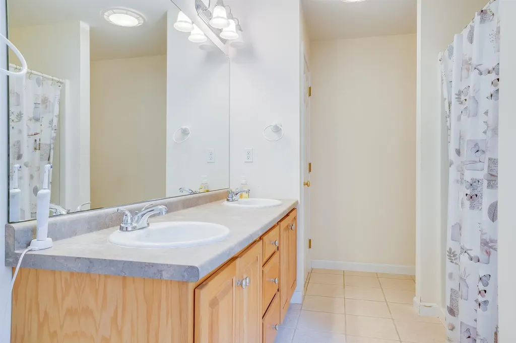 15 Thurston Drive Lee NH 03861