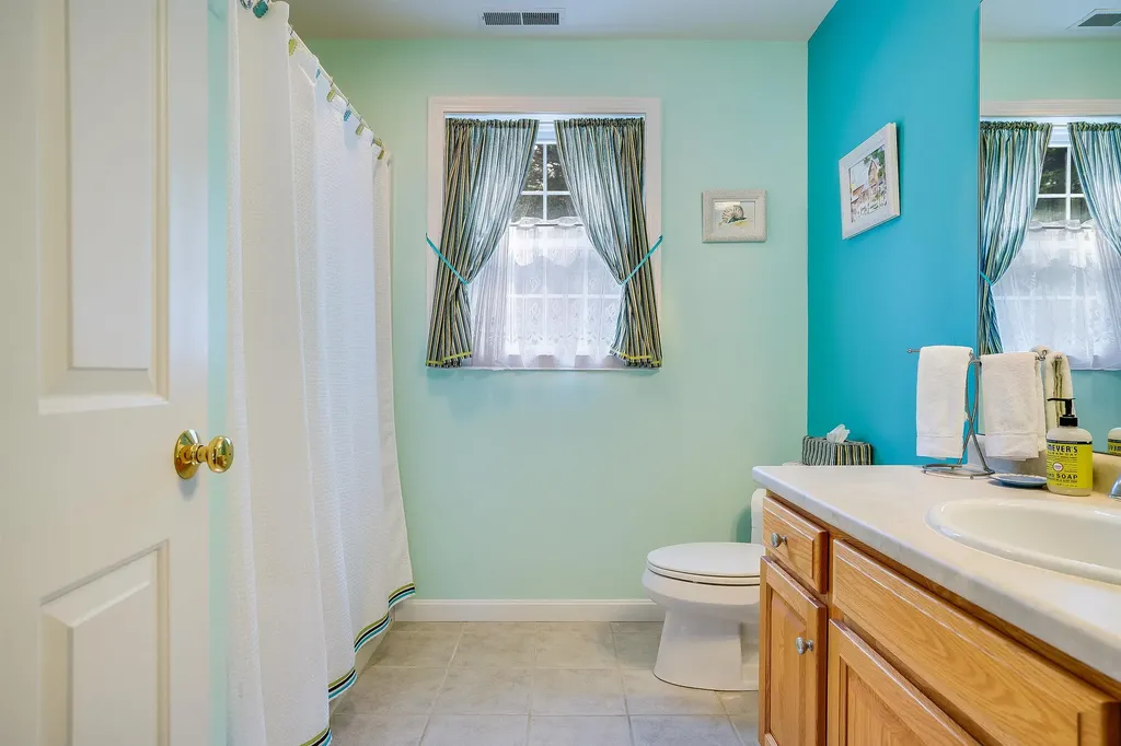 15 Thurston Drive Lee NH 03861