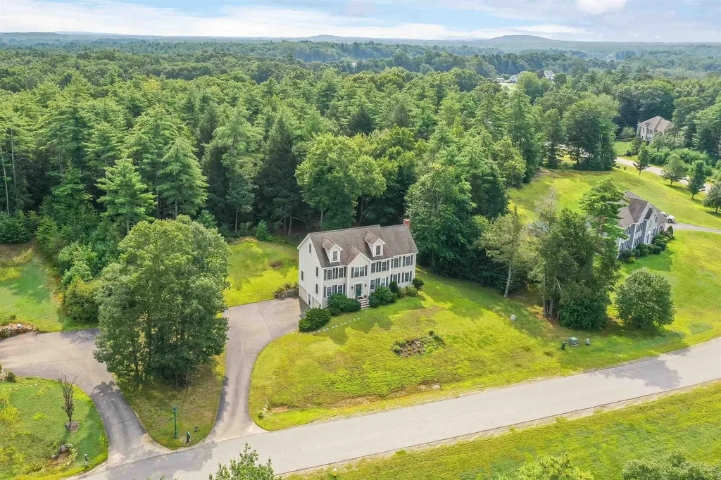 15 Thurston Drive Lee NH 03861