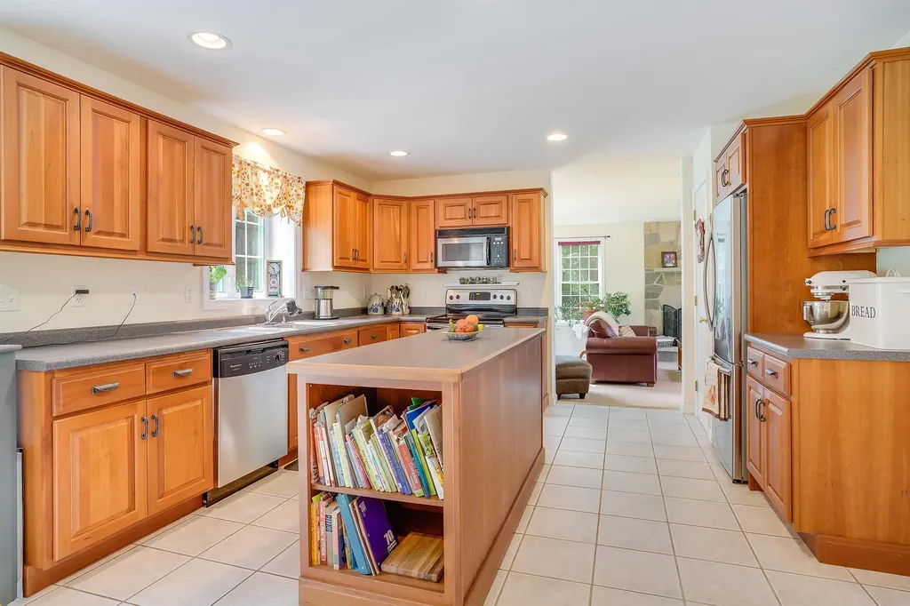 15 Thurston Drive Lee NH 03861