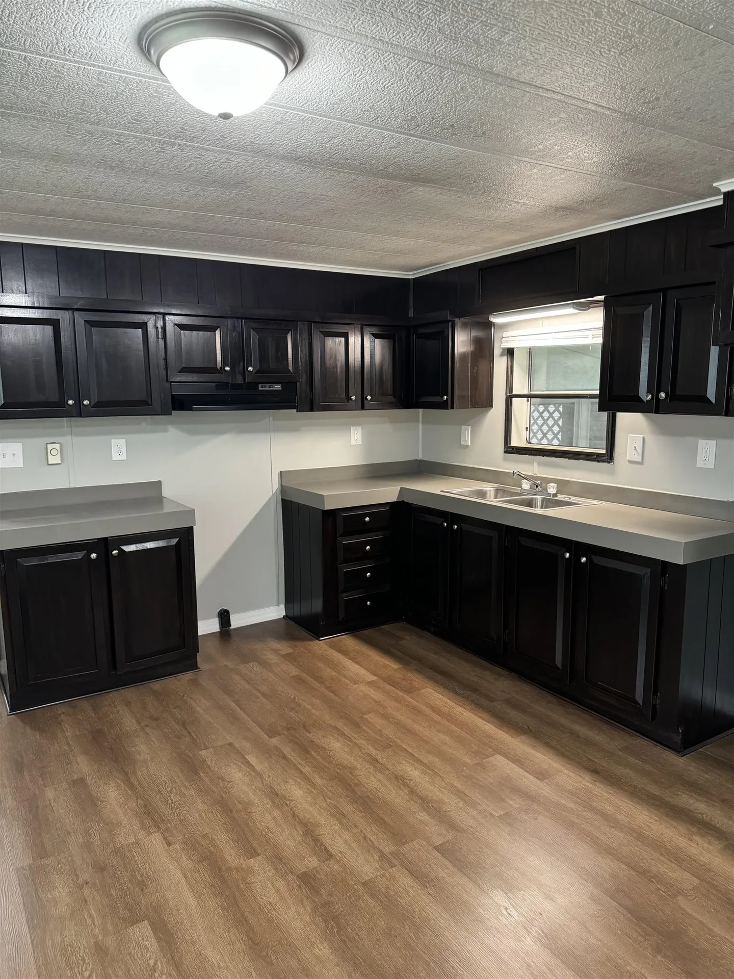 27 Oakwood Circle Charlestown NH 03603