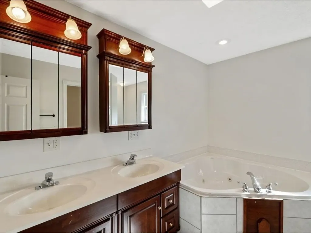 122 Lone Oak Drive St. Albans Town VT 05478