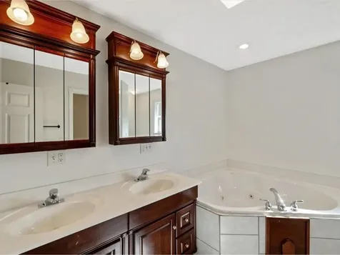 122 Lone Oak Drive St. Albans Town VT 05478