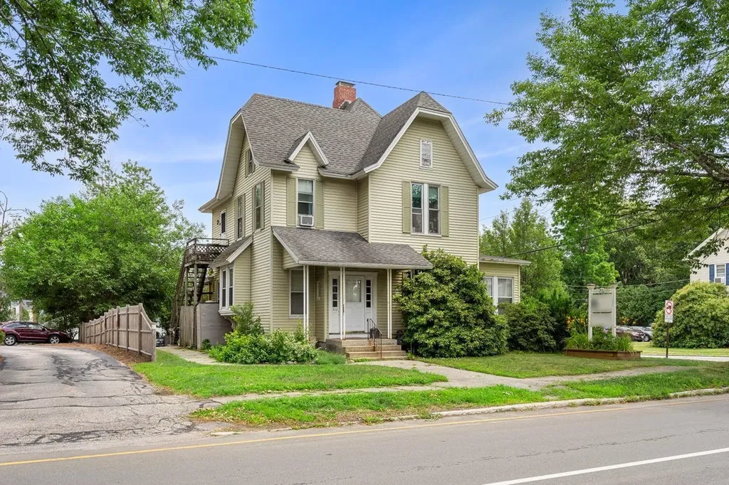713 Chestnut Street Manchester NH 03104