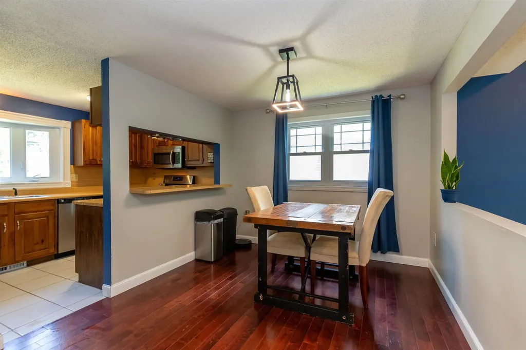 18 Edmatteric Drive Nashua NH 03062