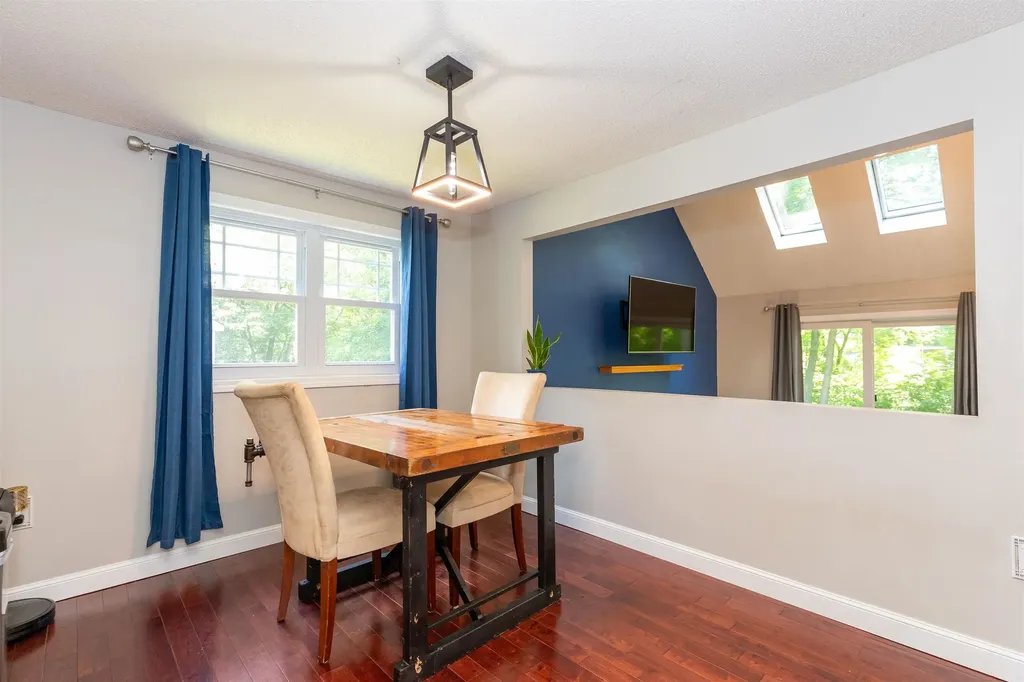 18 Edmatteric Drive Nashua NH 03062