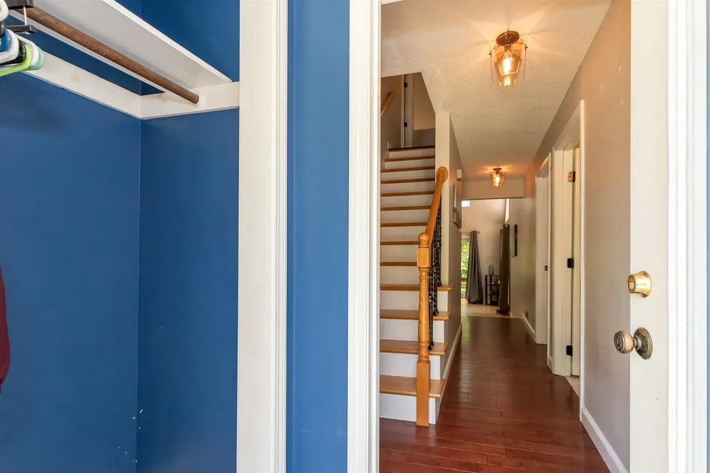 18 Edmatteric Drive Nashua NH 03062