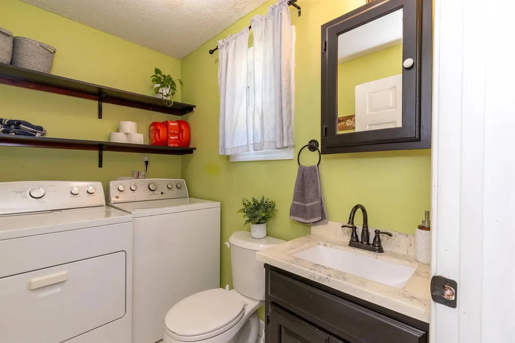 18 Edmatteric Drive Nashua NH 03062