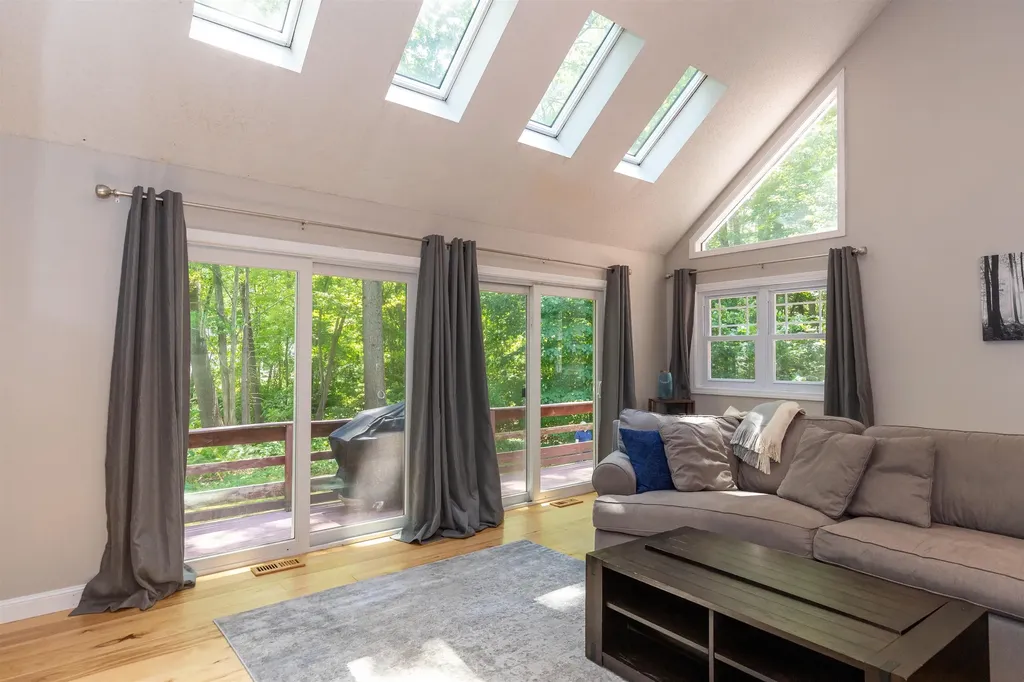 18 Edmatteric Drive Nashua NH 03062