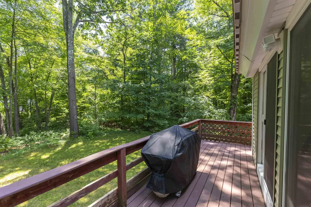 18 Edmatteric Drive Nashua NH 03062