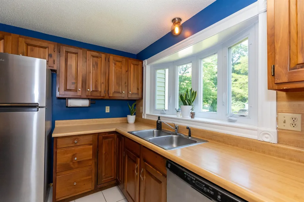 18 Edmatteric Drive Nashua NH 03062