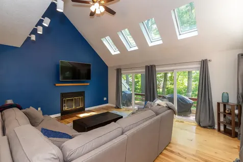 18 Edmatteric Drive Nashua NH 03062