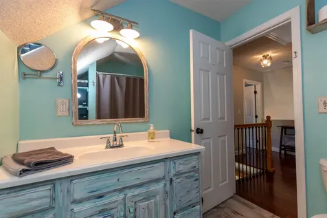 18 Edmatteric Drive Nashua NH 03062