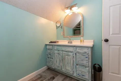 18 Edmatteric Drive Nashua NH 03062