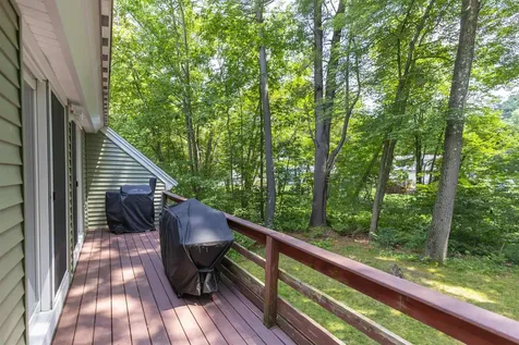 18 Edmatteric Drive Nashua NH 03062