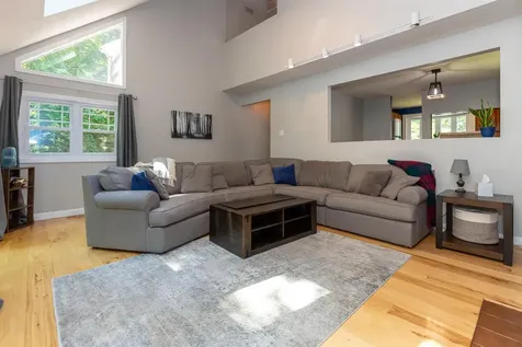 18 Edmatteric Drive Nashua NH 03062