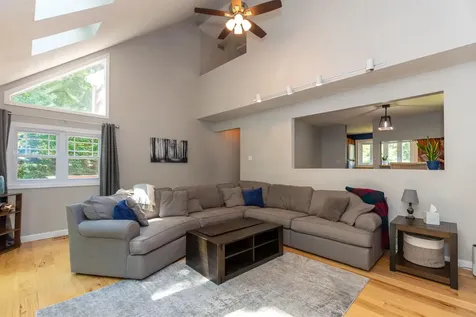 18 Edmatteric Drive Nashua NH 03062