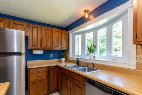 18 Edmatteric Drive Nashua NH 03062