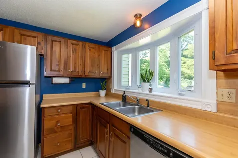 18 Edmatteric Drive Nashua NH 03062