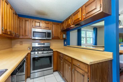 18 Edmatteric Drive Nashua NH 03062