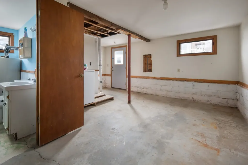 87 Long Beach Avenue York ME 03909