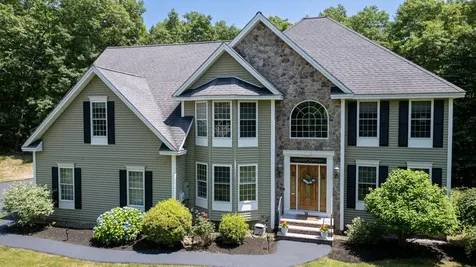 74 Stonepost Road Pelham NH 03076