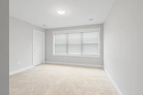 16 Freedom Way Barrington NH 03825
