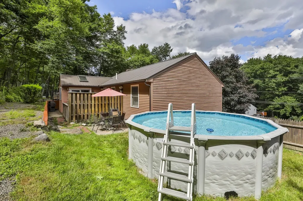 49 Fairway Drive Merrimack NH 03054