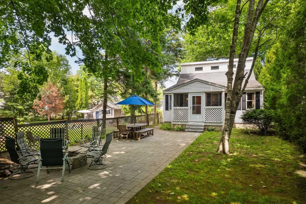6 Oceanside Avenue E York ME 03909