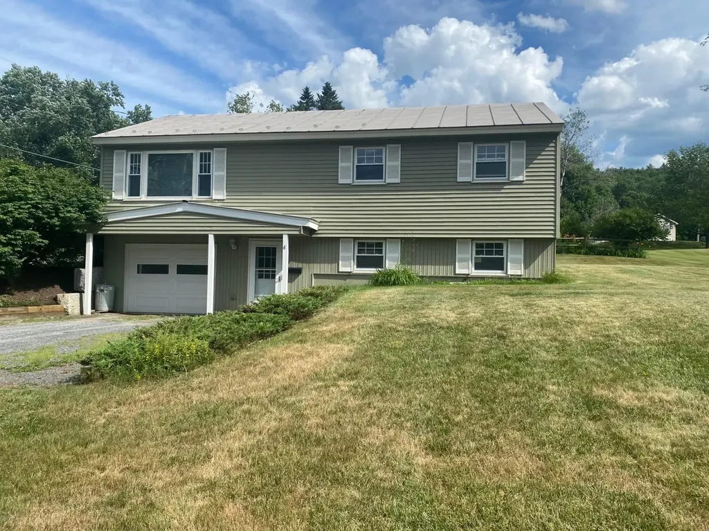 4 Harris Place Claremont NH 03743