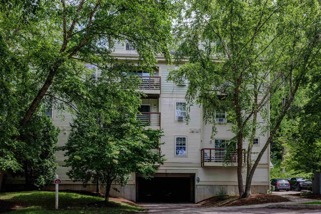 197 Hildred Drive, Burlington VT Real Estate Listing MLS 5002630 The