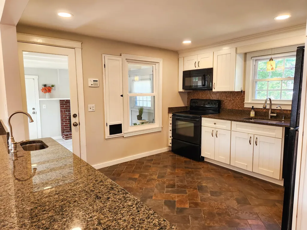 10 Terry Street Nashua NH 03064