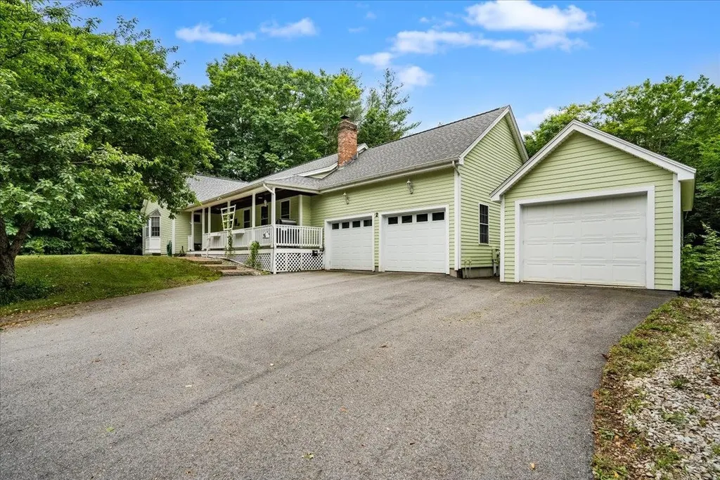 2 Lang Road Deerfield NH 03037