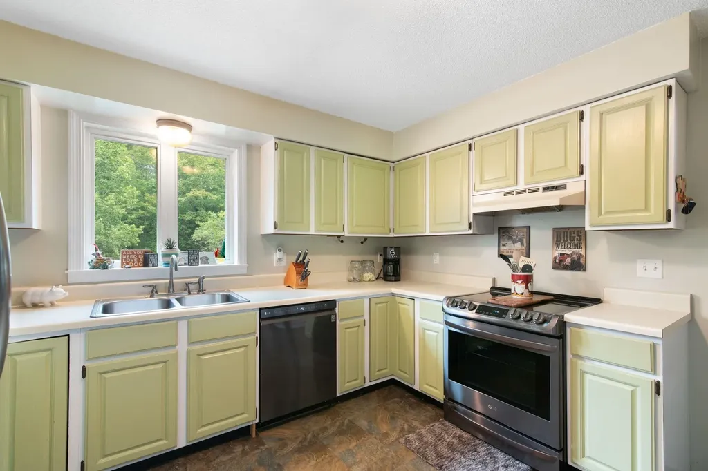 46 Fox Run Road Hinsdale NH 03451