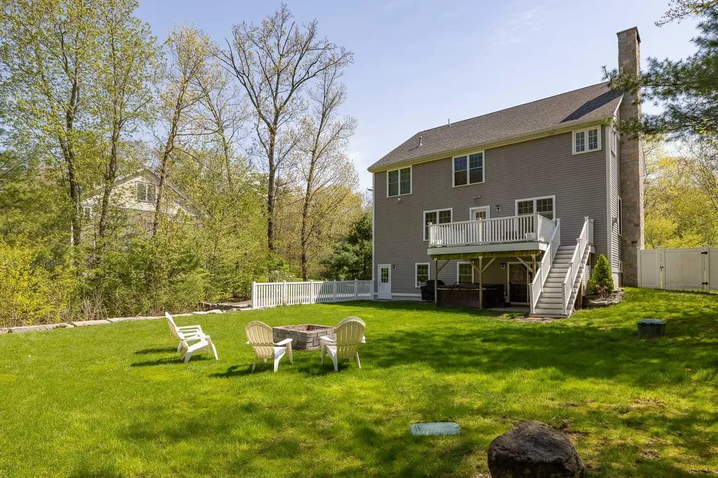 41 Chisholm Farm Drive Stratham NH 03885