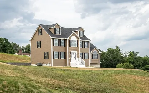 2 Greenfield Drive Plaistow NH 03865